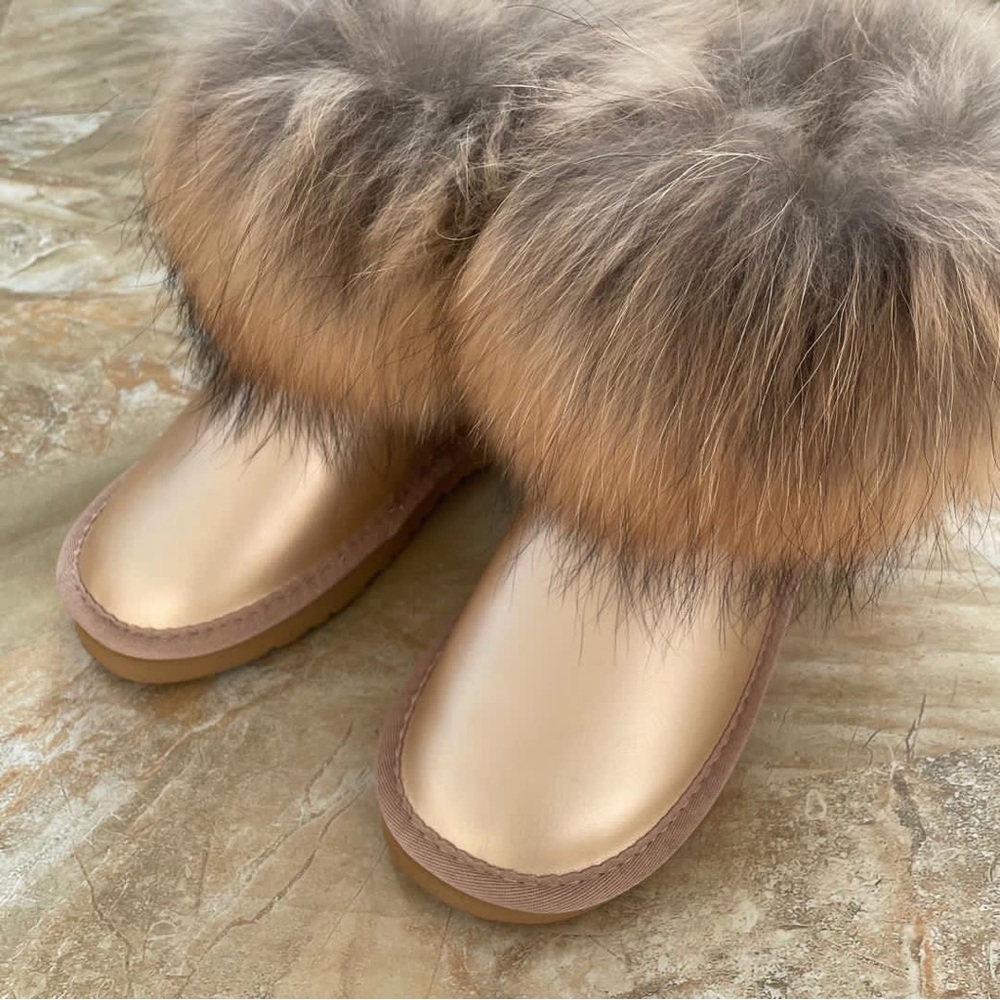 Boots with fur